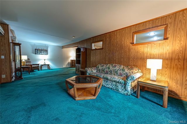 15 Longhorn Lane, East Setauket, NY 11733