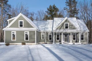 2 Deer Run, East Kingston, NH 03827