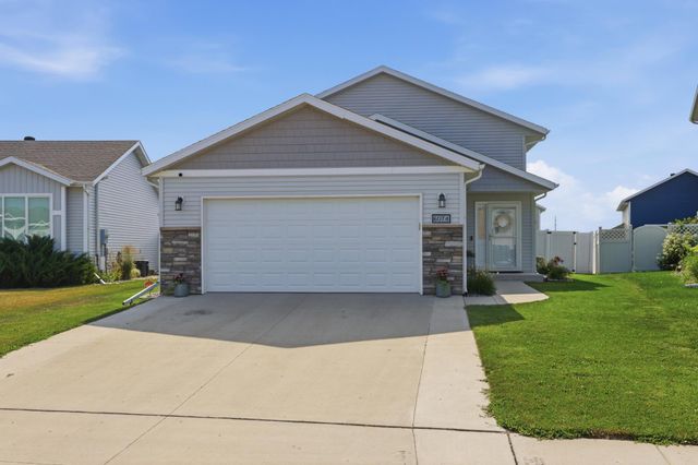 6074 59th Street S, Fargo, ND 58104