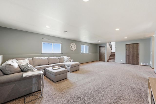6074 59th Street S, Fargo, ND 58104