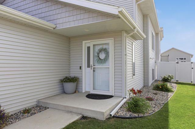 6074 59th Street S, Fargo, ND 58104
