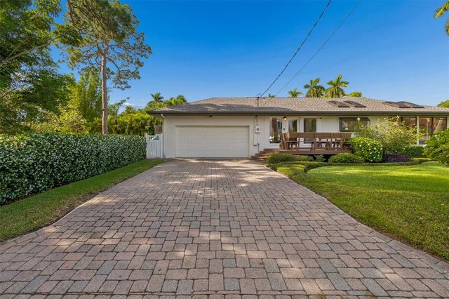 301 26TH STREET W, Bradenton, FL 34205