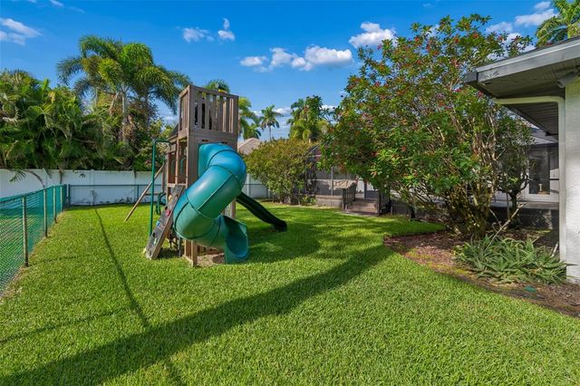 301 26TH STREET W, Bradenton, FL 34205
