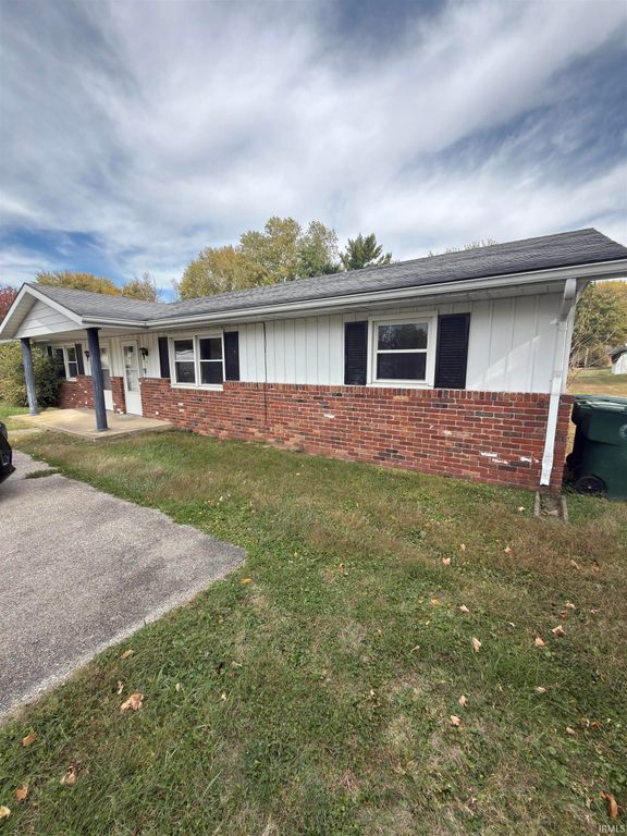 102 N BIRCHWOOD Drive, Muncie, IN 47304