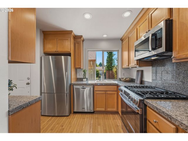 15955 Sw GREENS Way, Portland, OR 97224