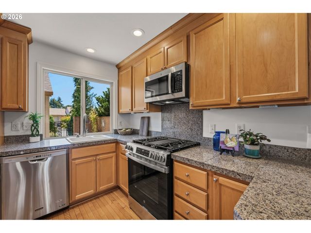 15955 Sw GREENS Way, Portland, OR 97224