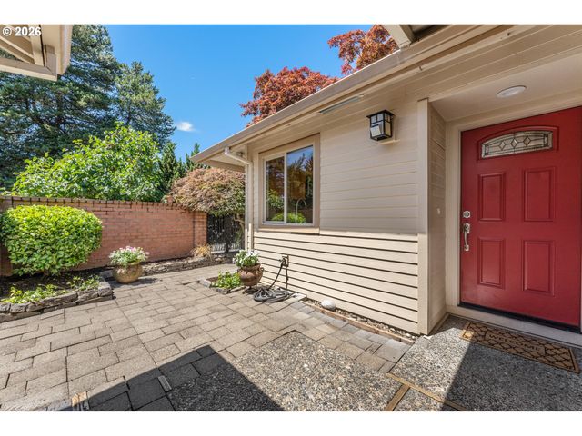 15955 Sw GREENS Way, Portland, OR 97224