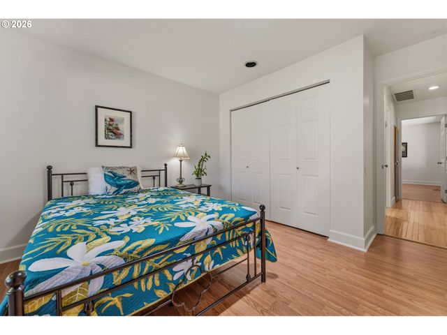 15955 Sw GREENS Way, Portland, OR 97224