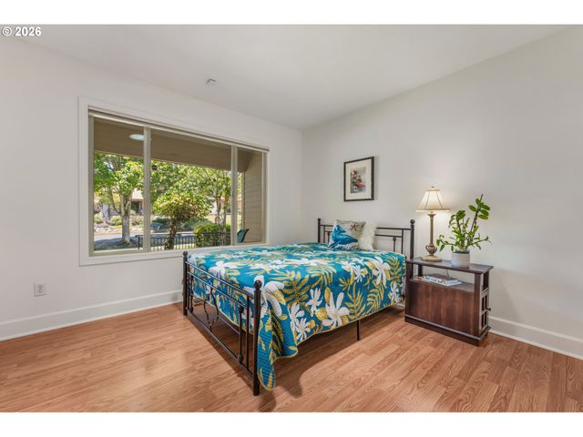15955 Sw GREENS Way, Portland, OR 97224