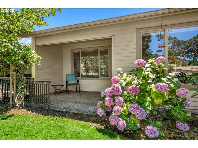 15955 Sw GREENS Way, Portland, OR 97224