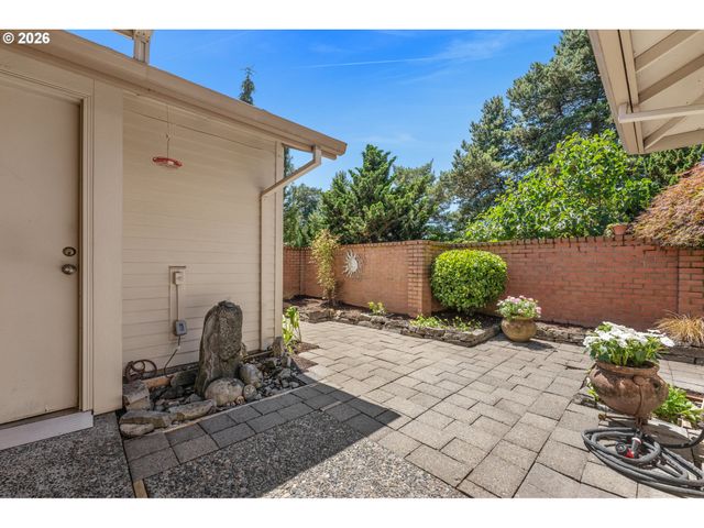 15955 Sw GREENS Way, Portland, OR 97224