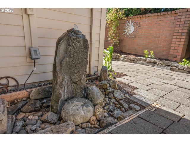15955 Sw GREENS Way, Portland, OR 97224