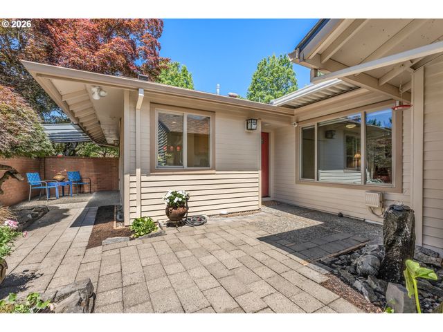 15955 Sw GREENS Way, Portland, OR 97224