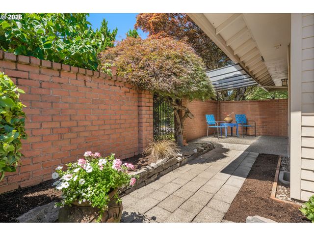 15955 Sw GREENS Way, Portland, OR 97224
