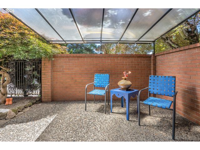 15955 Sw GREENS Way, Portland, OR 97224