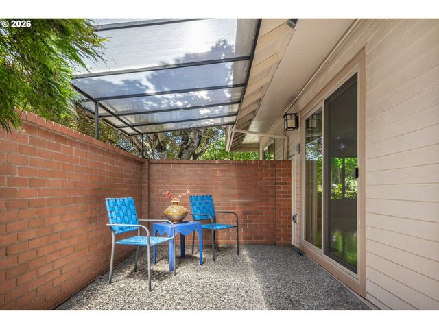 15955 Sw GREENS Way, Portland, OR 97224
