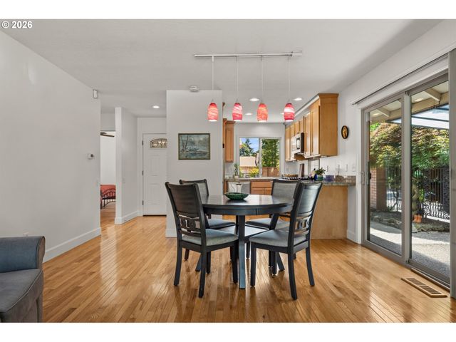15955 Sw GREENS Way, Portland, OR 97224
