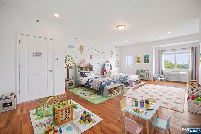 93 palisade, Cliffside Park, NJ 07010