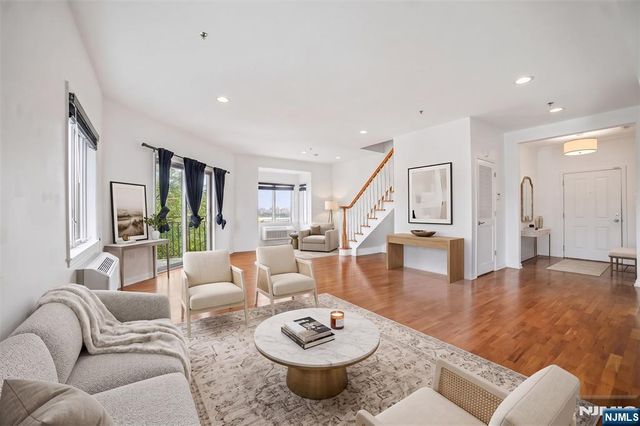 93 palisade, Cliffside Park, NJ 07010