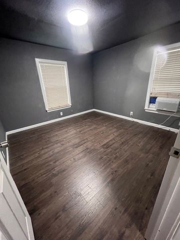 205 NE 22nd Street, Grand Prairie, TX 75050