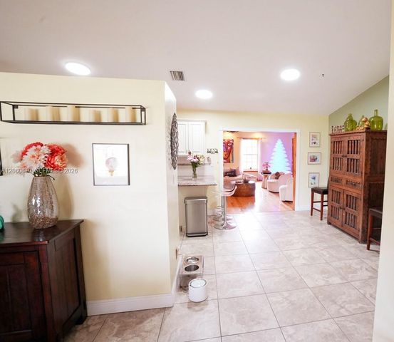 2304 SE 8th Terrace, Cape Coral, FL 33990