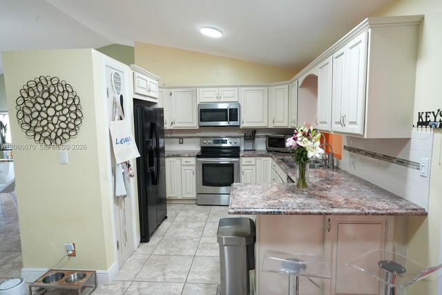 2304 SE 8th Terrace, Cape Coral, FL 33990