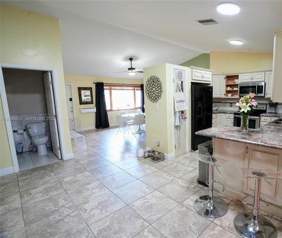 2304 SE 8th Terrace, Cape Coral, FL 33990