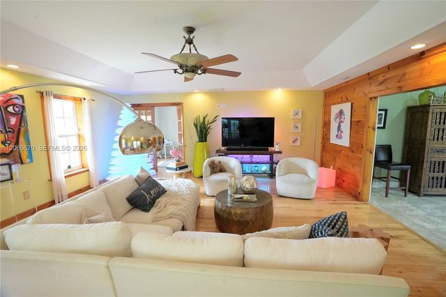 2304 SE 8th Terrace, Cape Coral, FL 33990