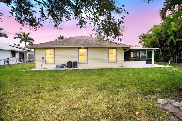 2304 SE 8th Terrace, Cape Coral, FL 33990