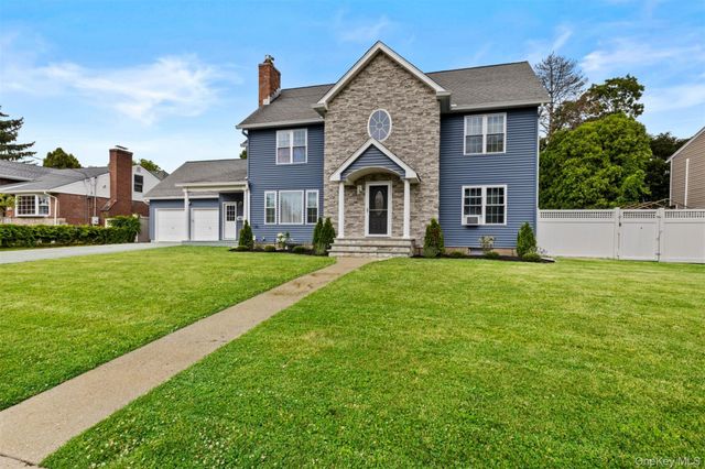 125 Ohio Avenue, Massapequa, NY 11758