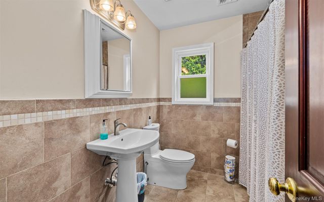 125 Ohio Avenue, Massapequa, NY 11758