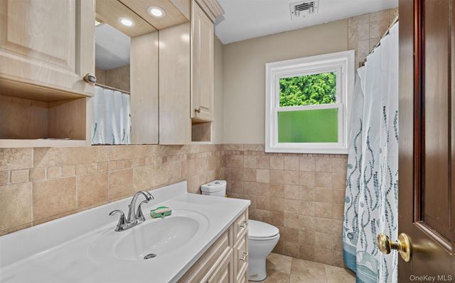 125 Ohio Avenue, Massapequa, NY 11758