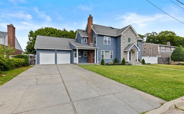 125 Ohio Avenue, Massapequa, NY 11758