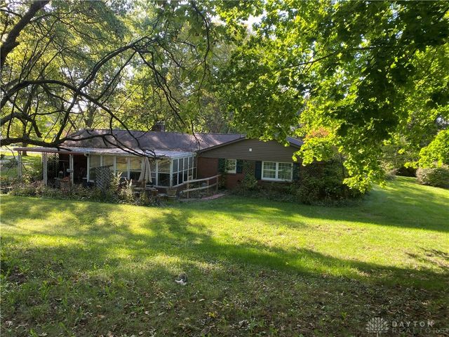 5275 Westland Drive, New Carlisle, OH 45344
