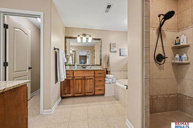 2419 N 176th Street, Omaha, NE 68116