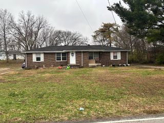202 Anderson Ln, Hendersonville, TN 37075