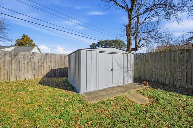 1728 S Lakeland DR, Norfolk, VA 23518