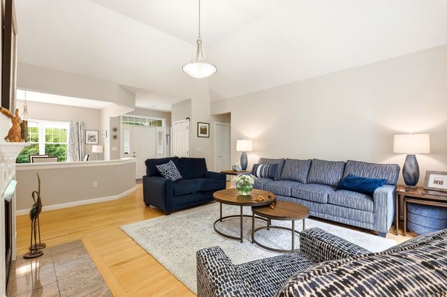 17 Hancock Drive, Bedford, NH 03110