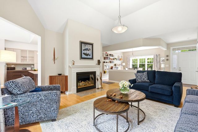 17 Hancock Drive, Bedford, NH 03110