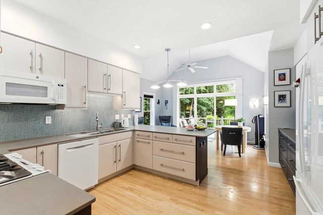 17 Hancock Drive, Bedford, NH 03110