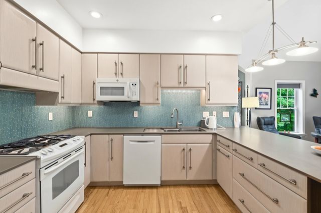 17 Hancock Drive, Bedford, NH 03110