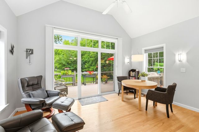 17 Hancock Drive, Bedford, NH 03110