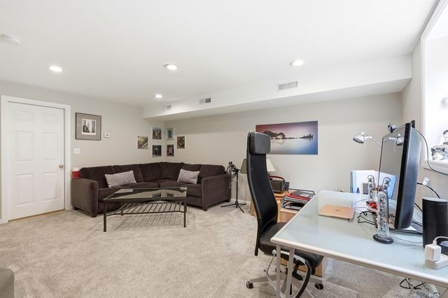 17 Hancock Drive, Bedford, NH 03110