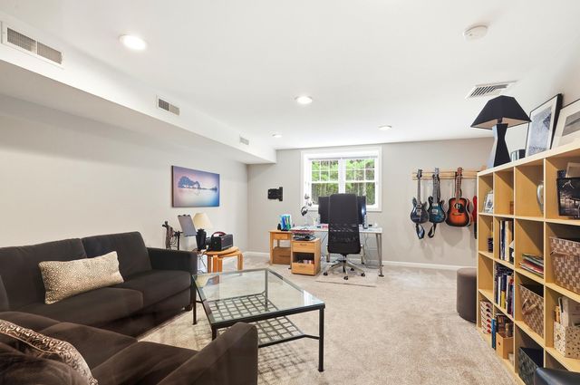 17 Hancock Drive, Bedford, NH 03110