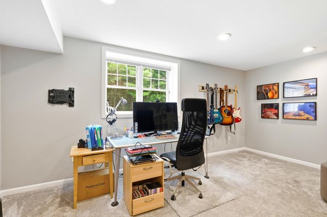 17 Hancock Drive, Bedford, NH 03110
