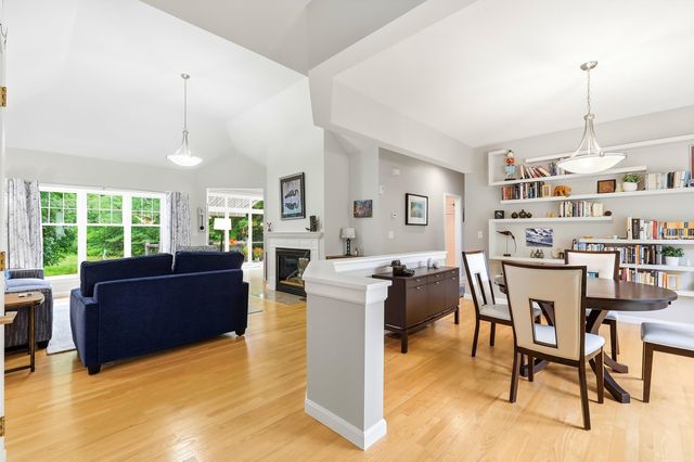 17 Hancock Drive, Bedford, NH 03110