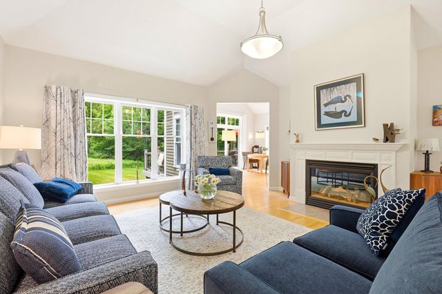 17 Hancock Drive, Bedford, NH 03110