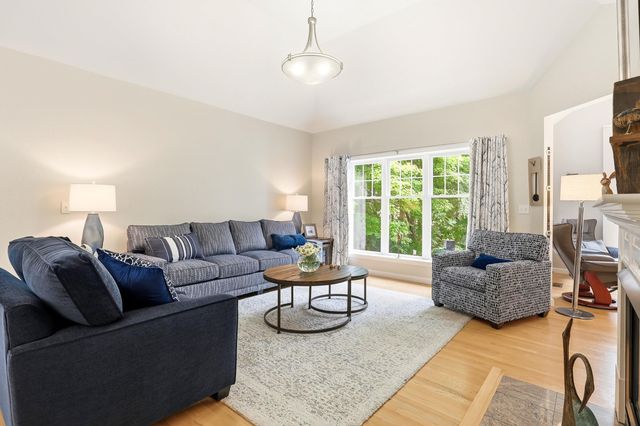 17 Hancock Drive, Bedford, NH 03110