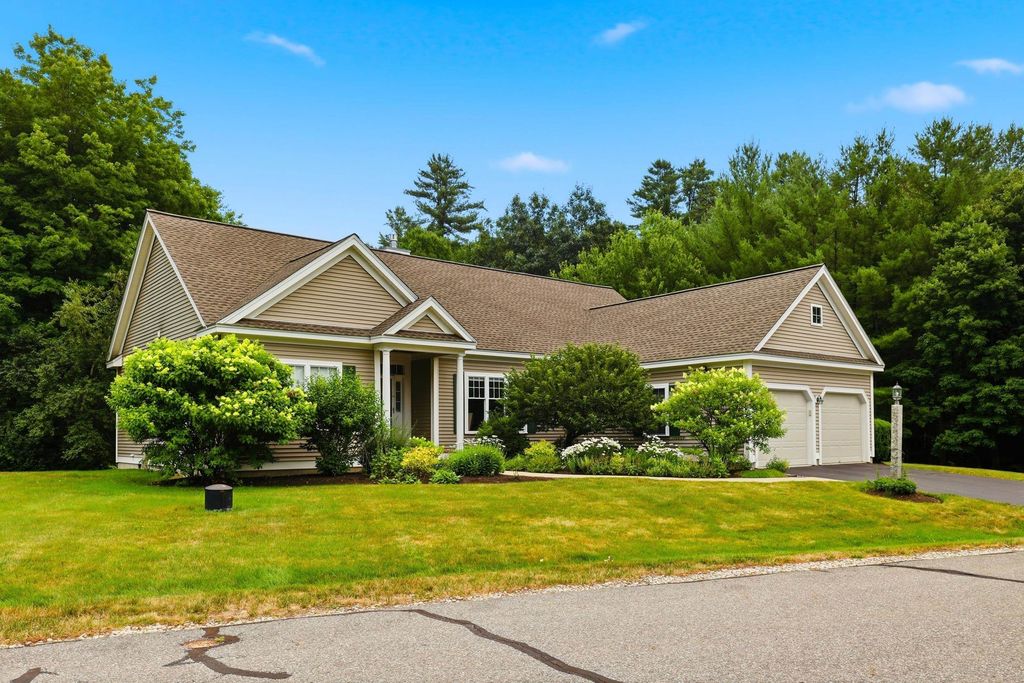 17 Hancock Drive, Bedford, NH 03110