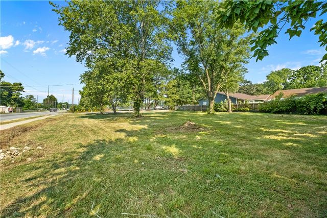 1418 College Avenue, Fayetteville, AR 72701